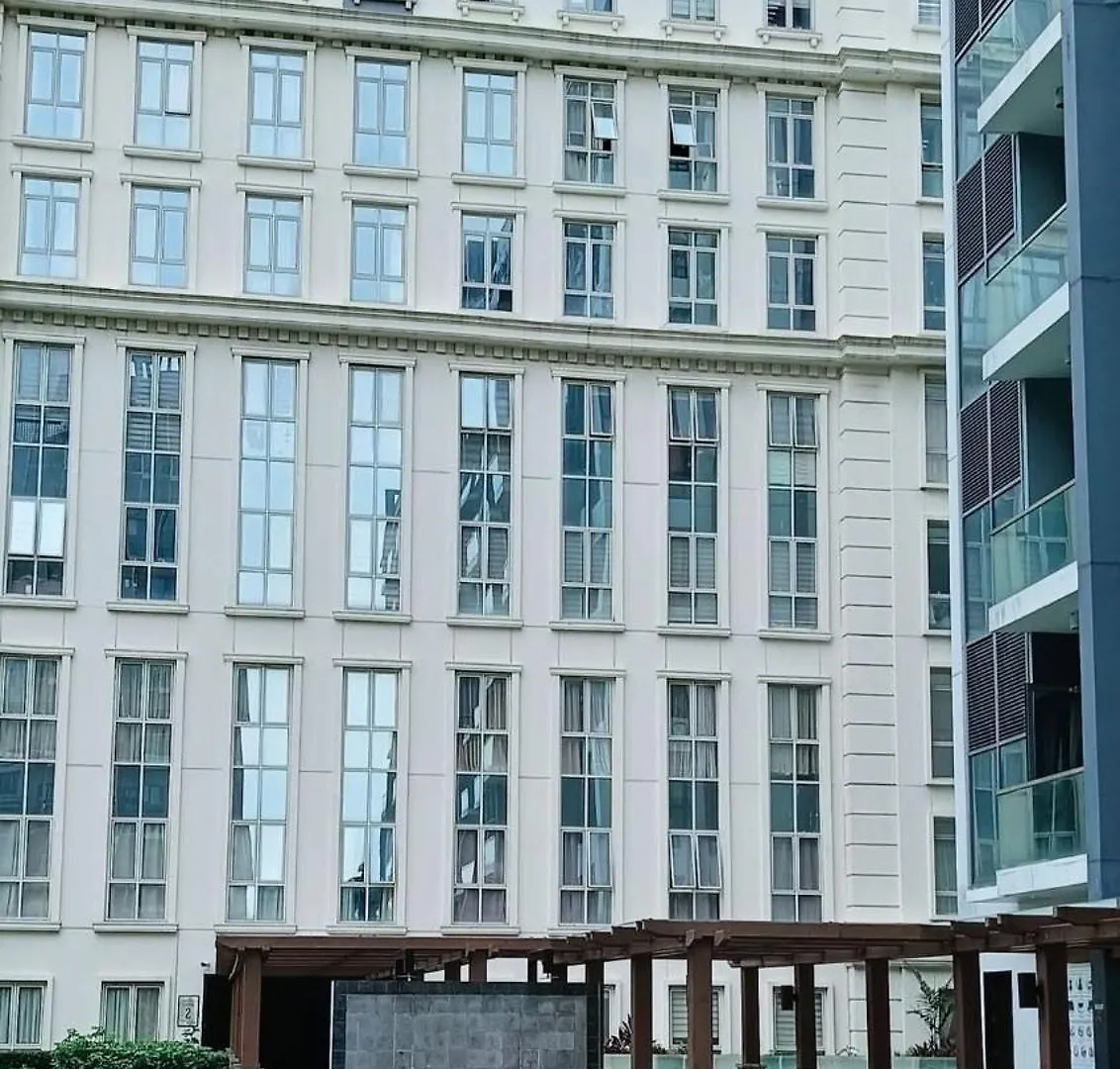 Roomy Condotel Across Naia Terminal 3 Manila Apartment