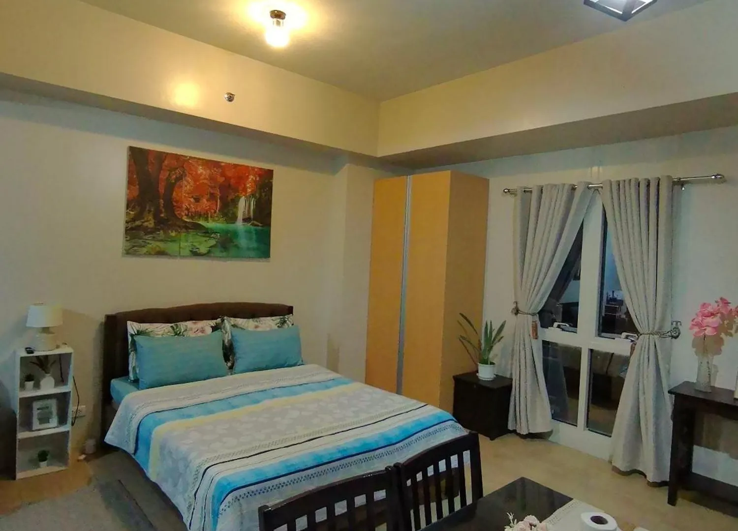 Roomy Condotel Across Naia Terminal 3 Manila
