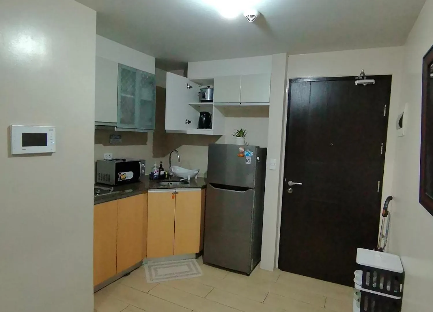 Roomy Condotel Across Naia Terminal 3 Manila Apartment