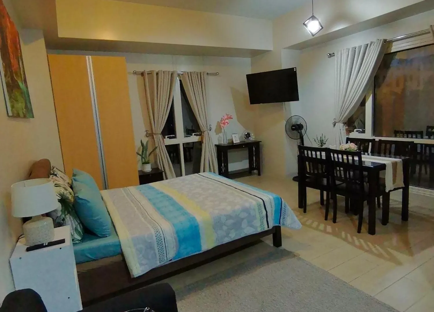Roomy Condotel Across Naia Terminal 3 Manila Apartment